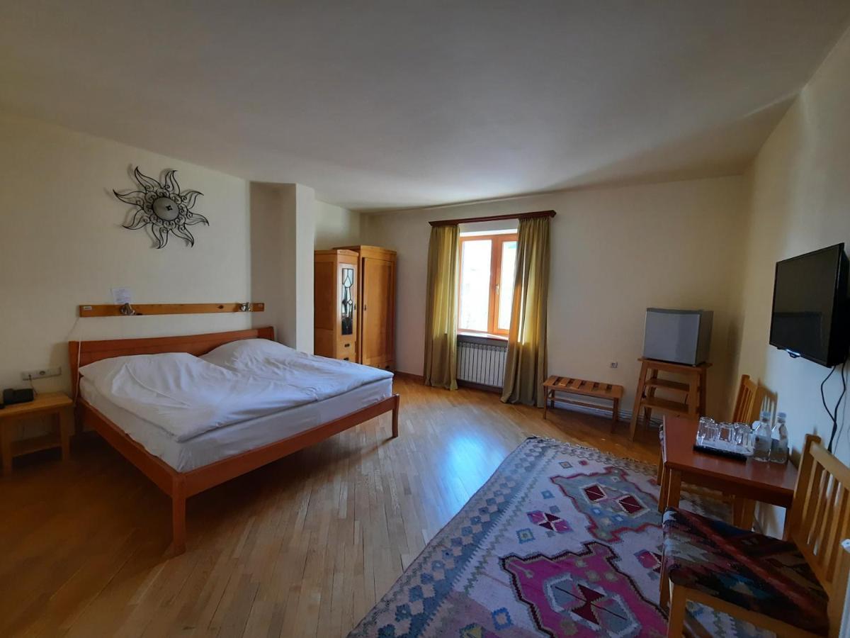 Hotel Mirhav Goris Exterior photo